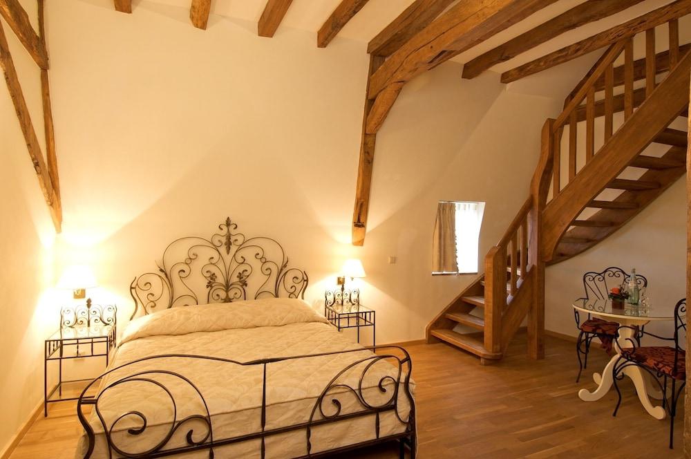 Burghaus & Villa Kronenburg