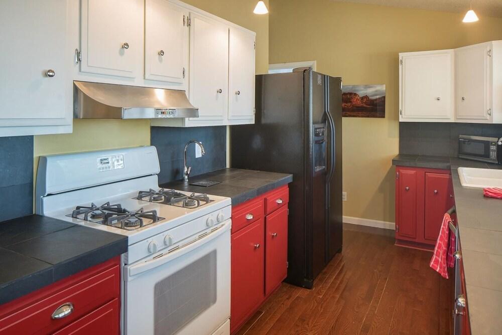 Artsy, Downtown Treehouse