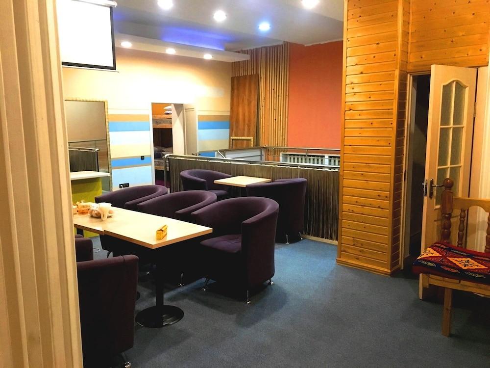 Apelsin Hostel Almaty