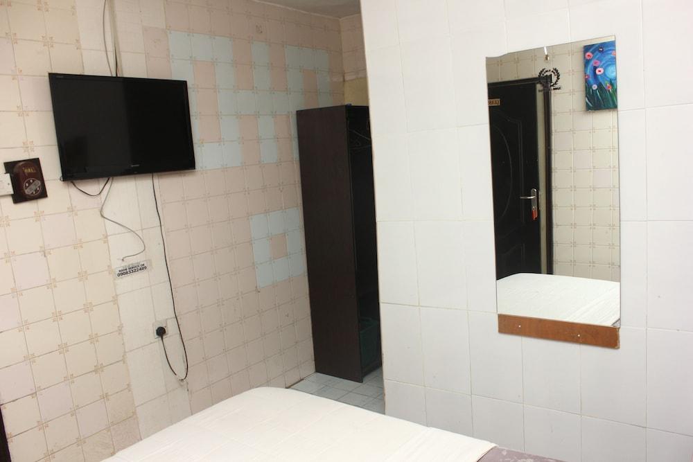 Double One Suites & Lodge