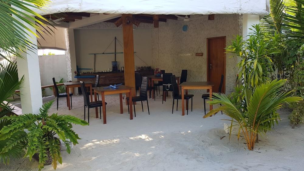 Blue World Dharavandhoo