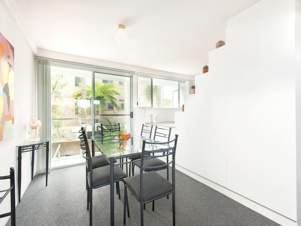 9 Cirrus at Fingal Bay