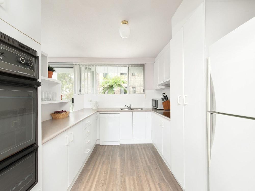 9 Cirrus at Fingal Bay