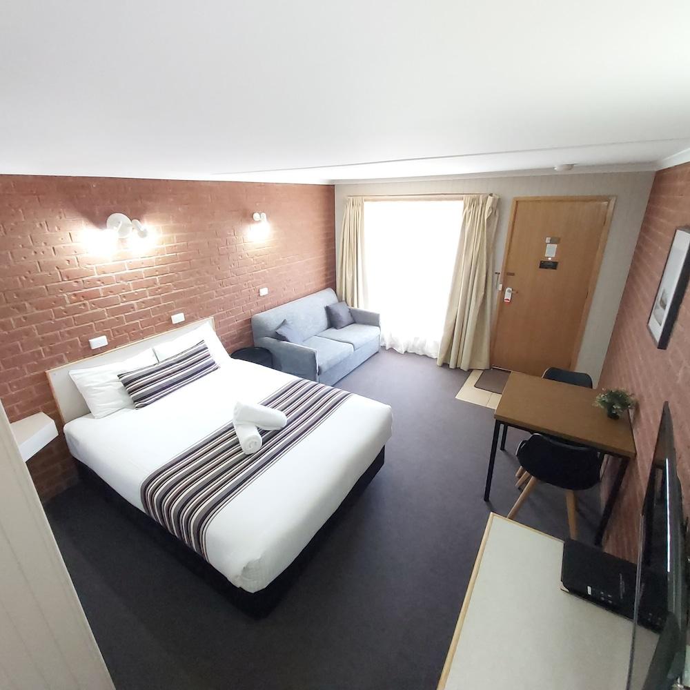 Country Mile Motor Inn