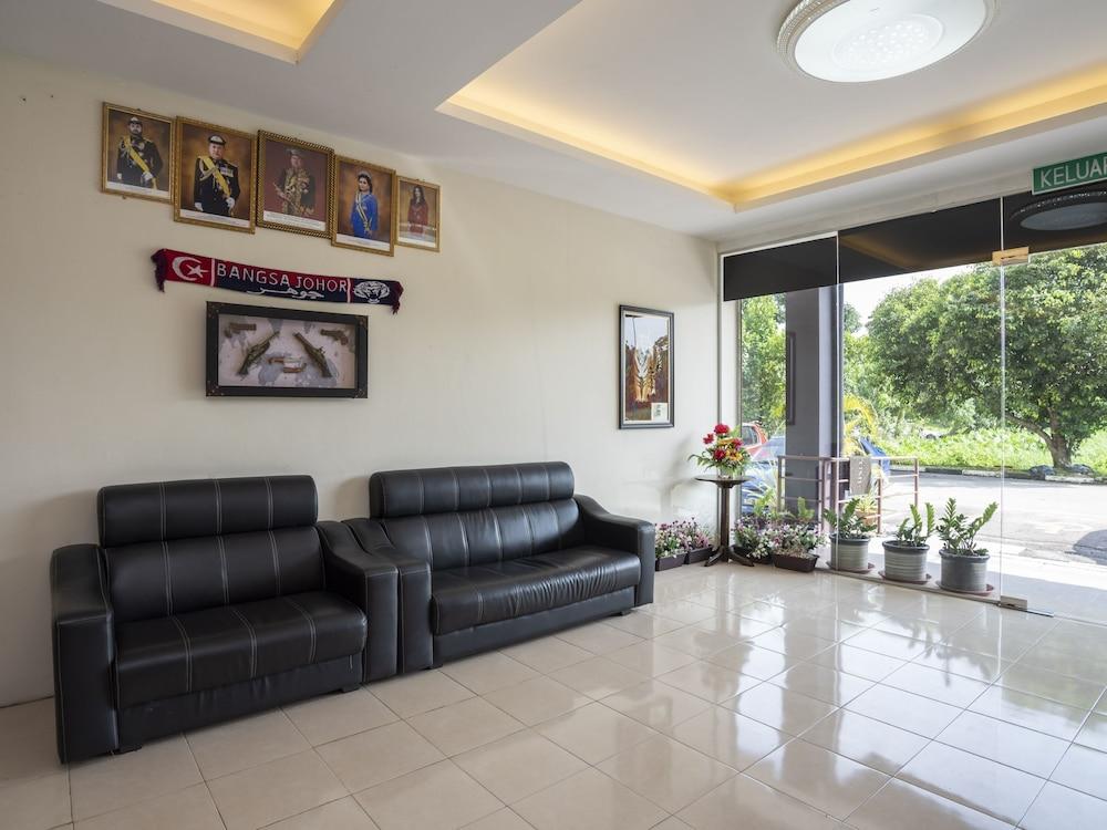 OYO 586 My Residence Hotel