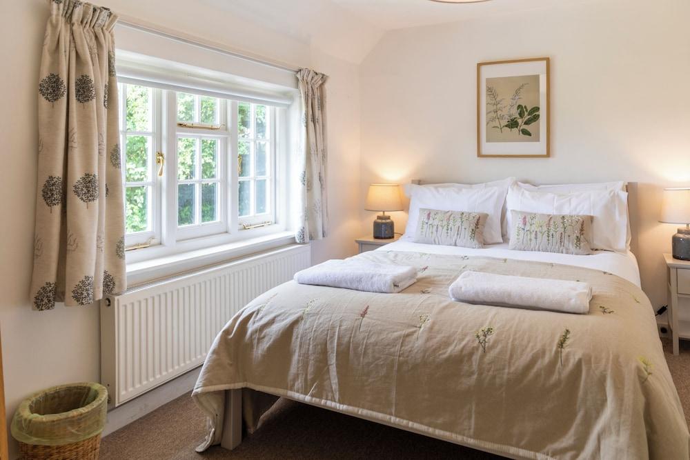 Danny Lodge | By Huluki Sussex Stays