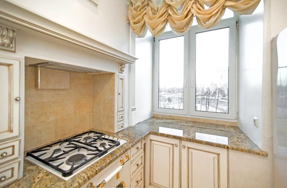 ApartExpo on Pobedy Square 1B