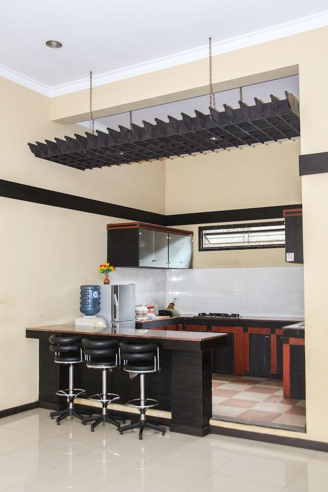 Aldeoz Ciater Cikole Villa Subang