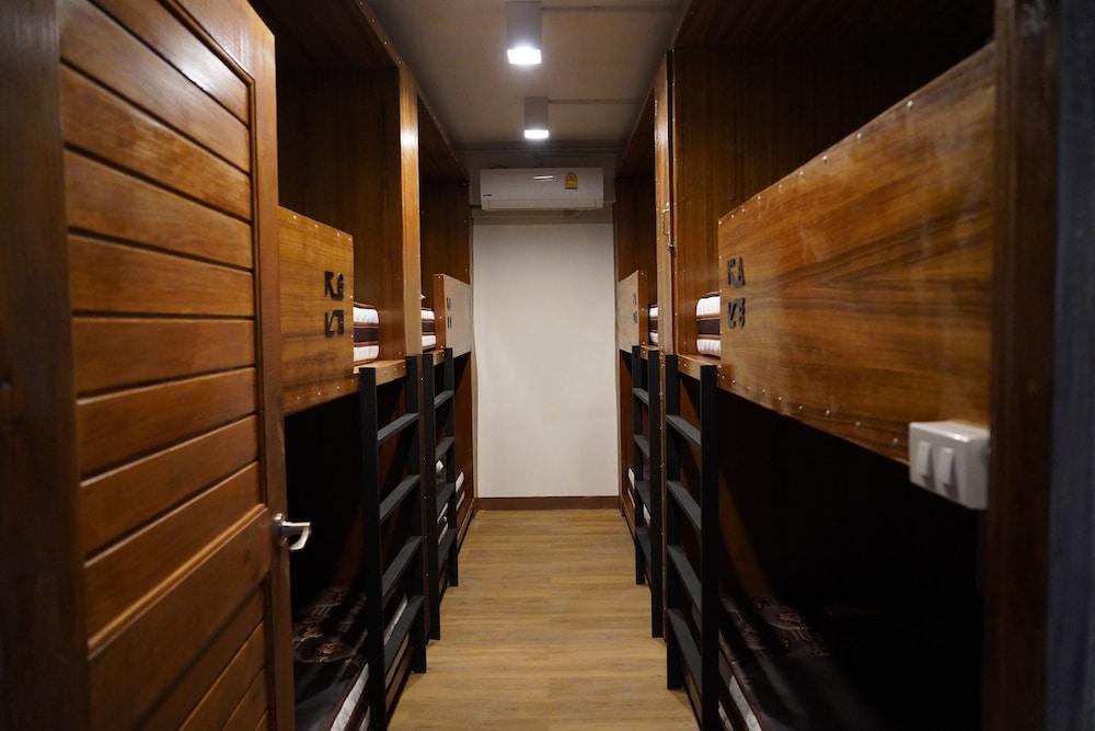 Slee Hostel Chiangmai - Adults Only