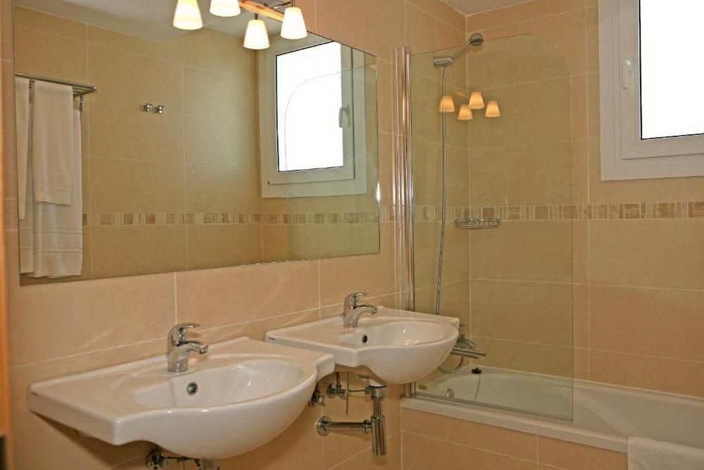 Apartamentos Playa de Portio