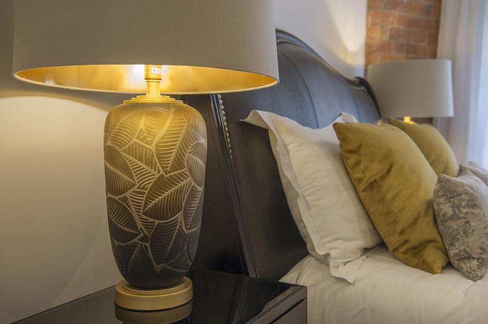 Chocolets - The Lion Suite