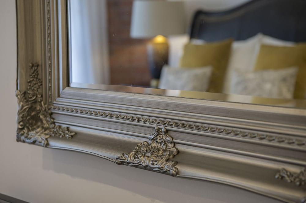 Chocolets - The Lion Suite