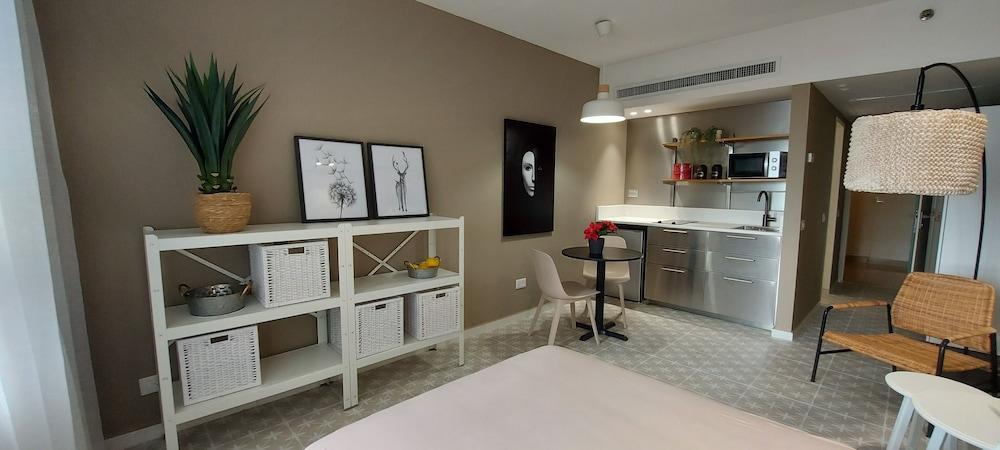 Spacious Sea View Apartment