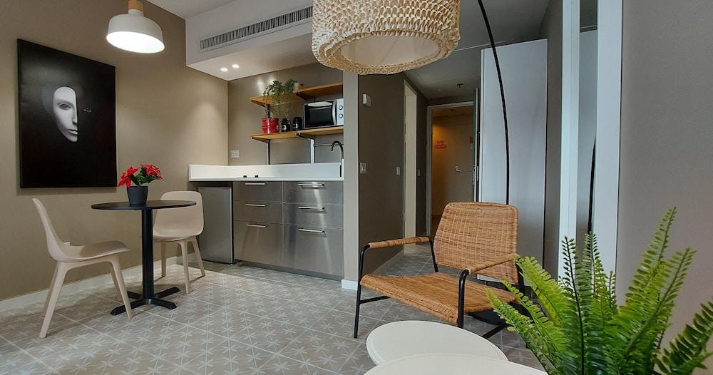 Spacious Sea View Apartment