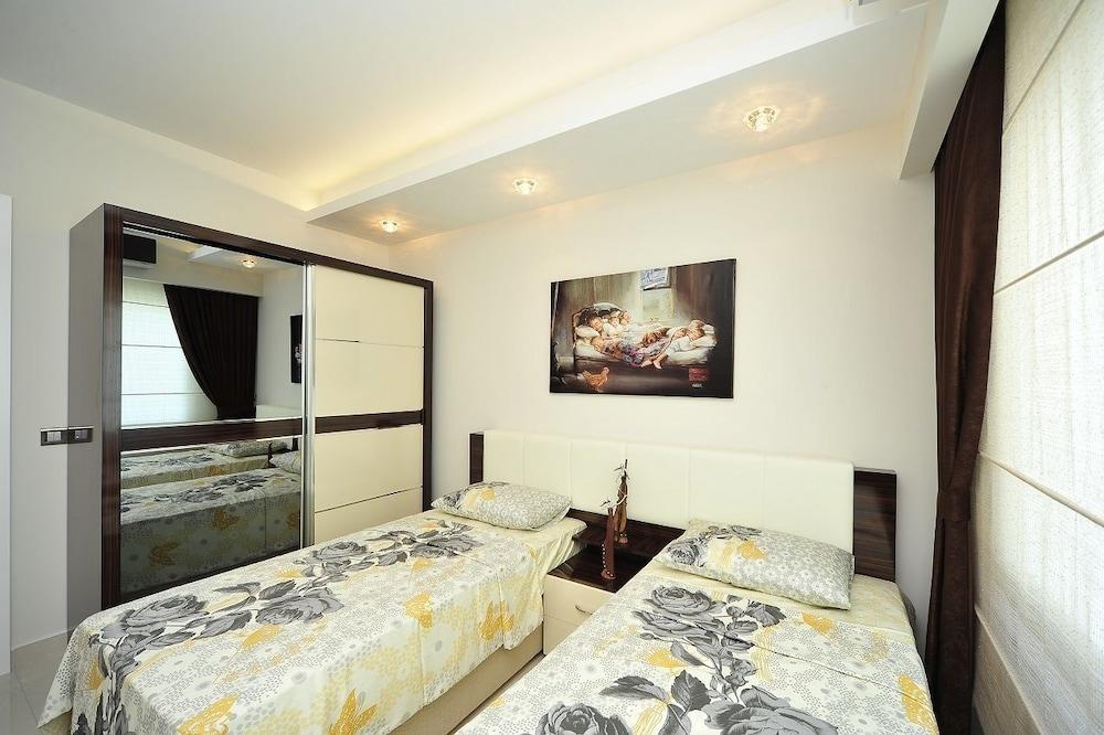 Azura Park Residence