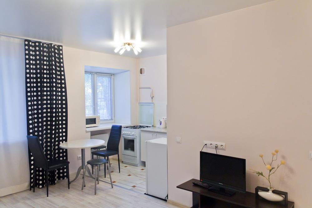 Apartment ALLiS-HALL on Malysheva 73a