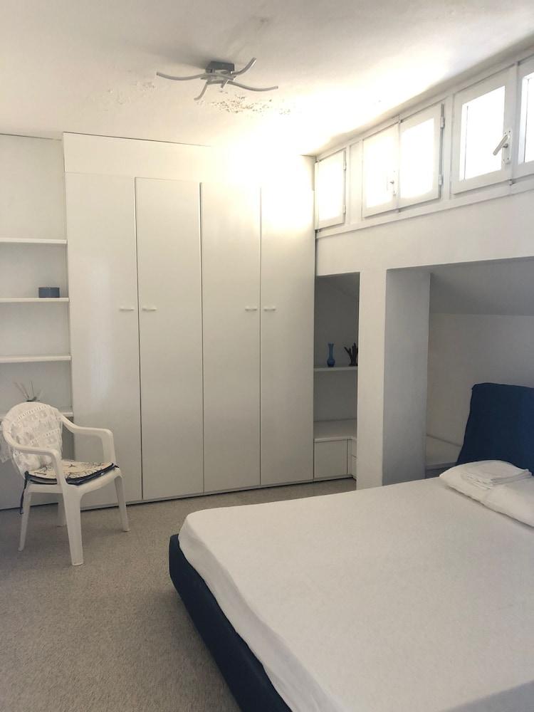 SESTRI MARE 5 AR122 (3 guests)