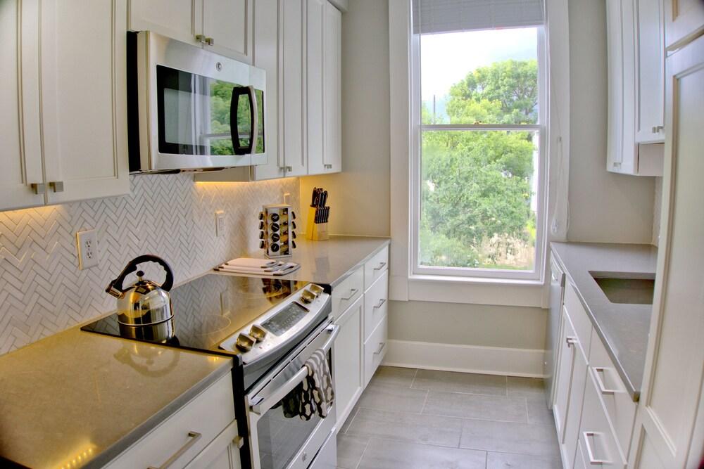 Beautiful Brick 2 Bedroom Home