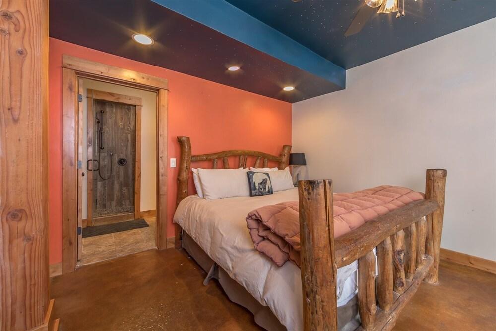 Big Sky - Little Plume Lodge