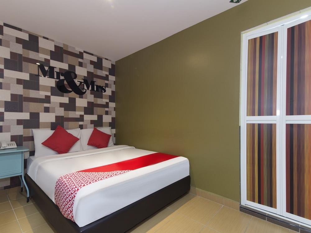 OYO 604 Hotel Est Equine Park