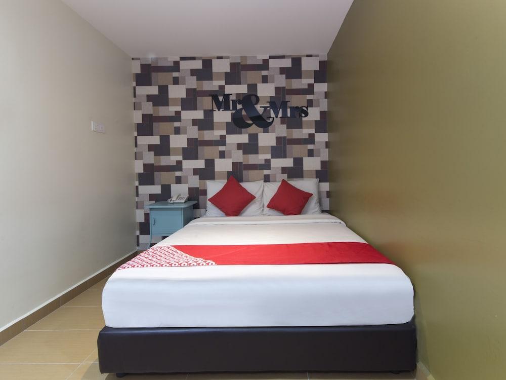 OYO 604 Hotel Est Equine Park