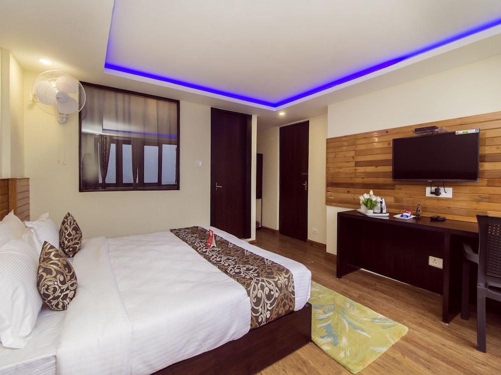 OYO 14217 Silver Wood