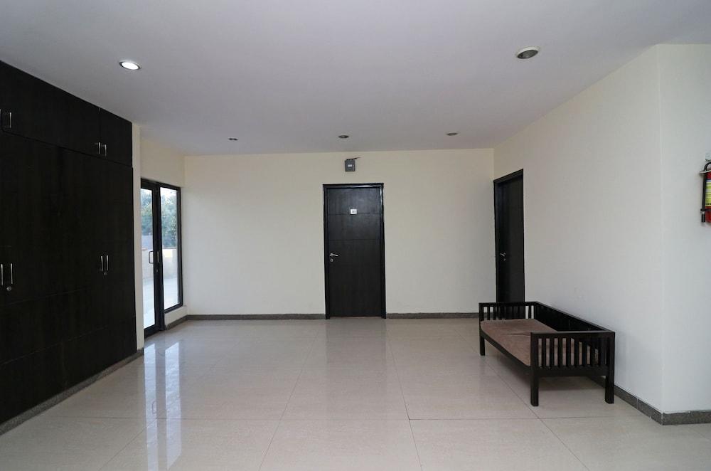 OYO 24624 Kaycee Residency