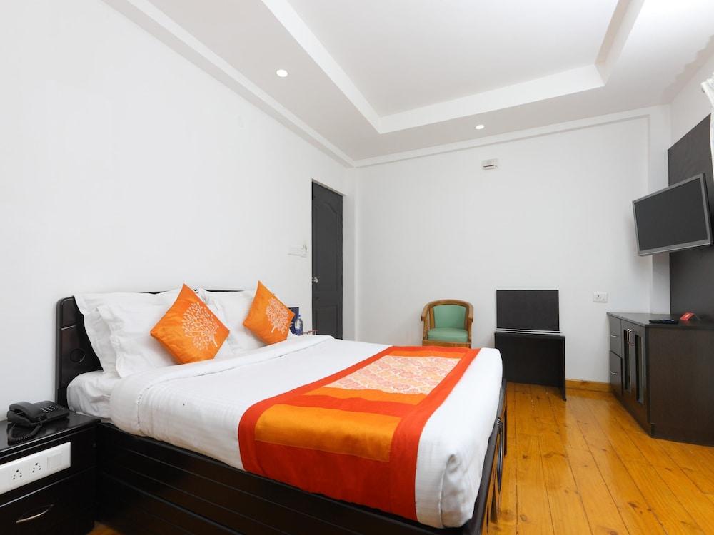 OYO 14261 Tanzanite Inn