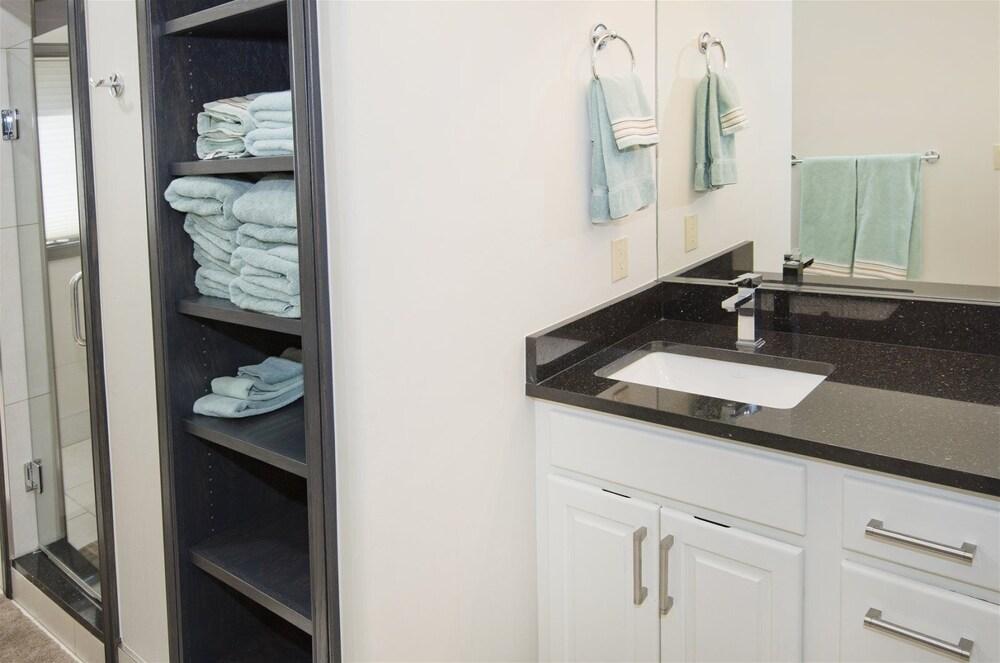 Glacier Court 1824 A