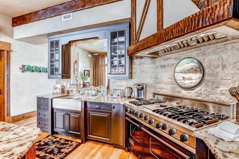 Beaver Creek Villagewalk 102