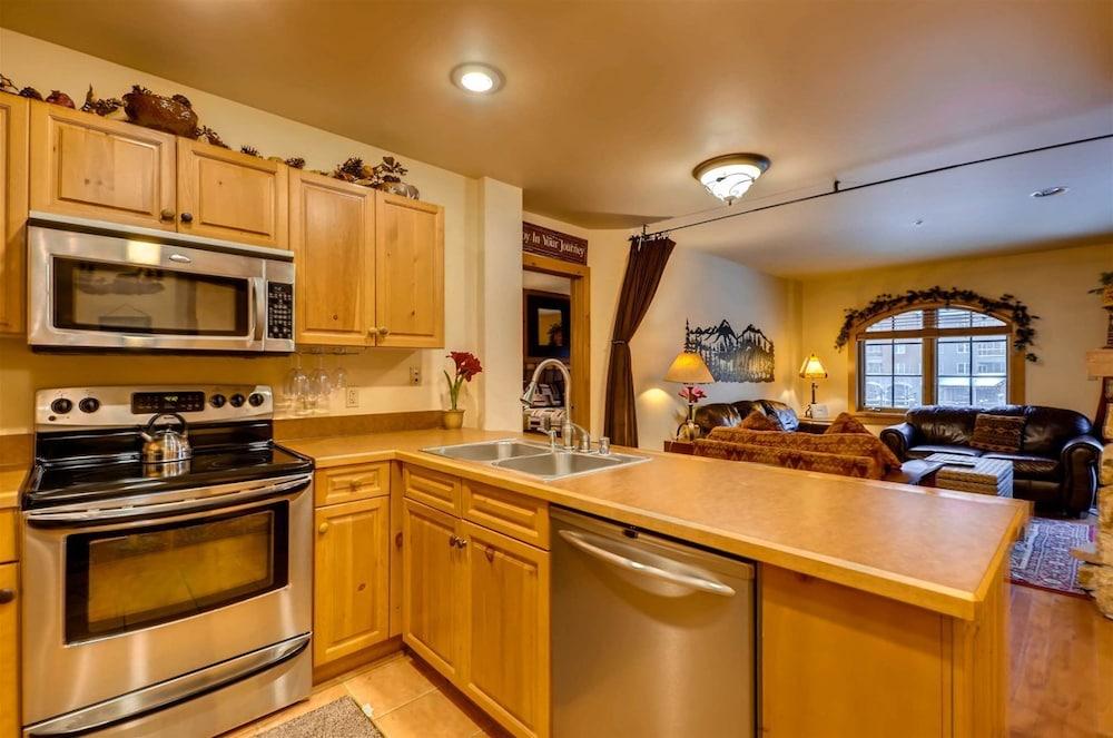 2 Bedroom Colorado Vacation Rental in River Run Village with Pool and Hot Tub Access