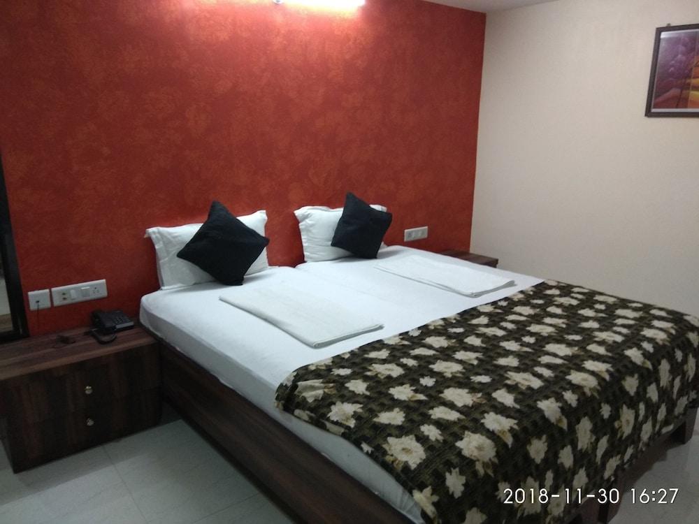 Minakshi Guest House