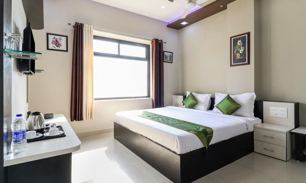 Treebo Trend Raj Garden