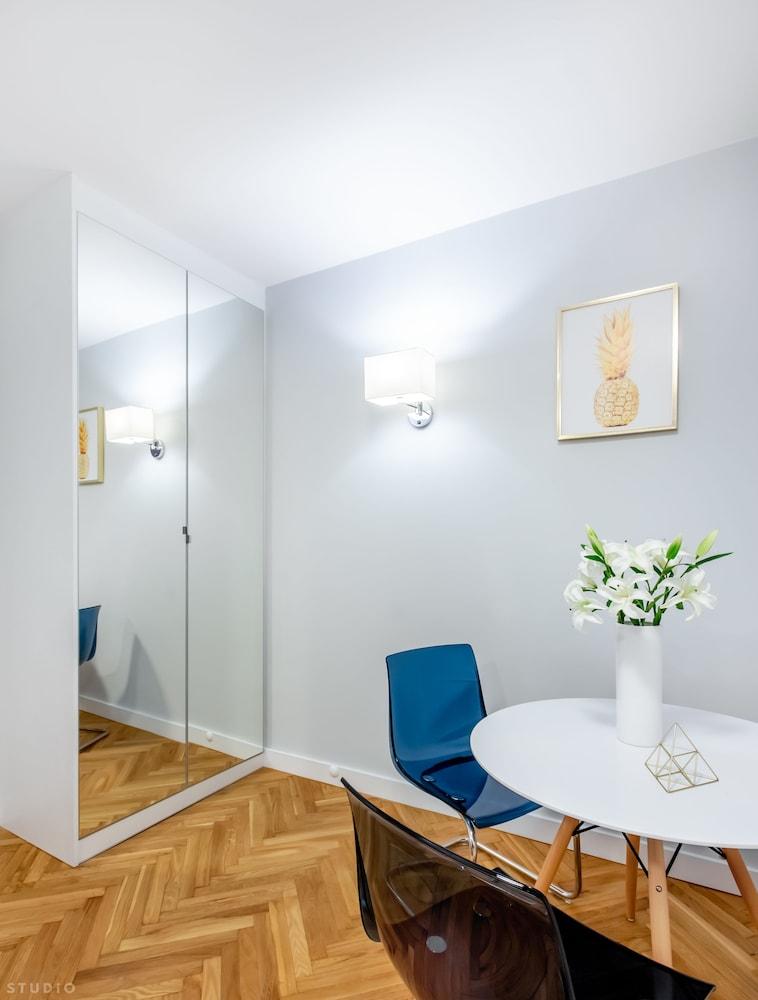 Copernicus Museum Apartment ClickTheFlat