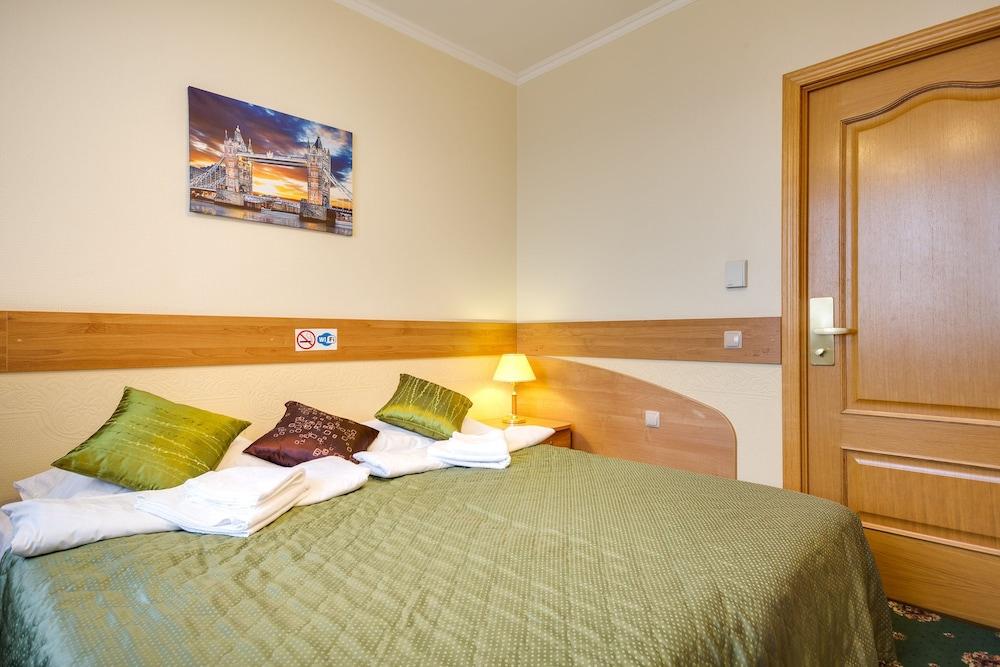 #513 OREKHOVO APARTMENTS with shared bathroom