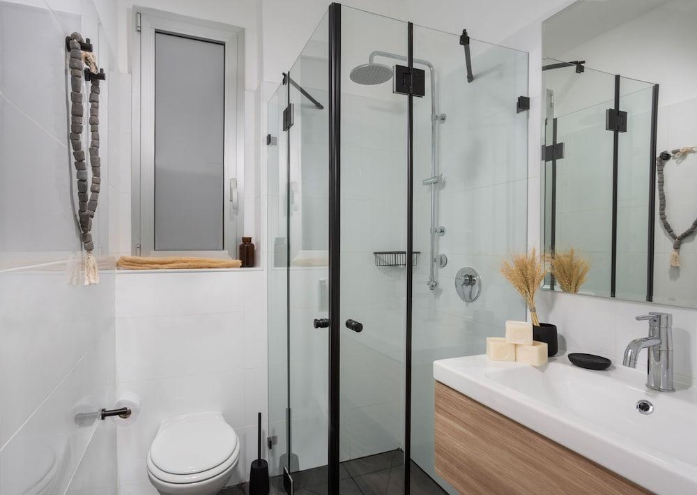 Mr. Yavos - By TLV2GO