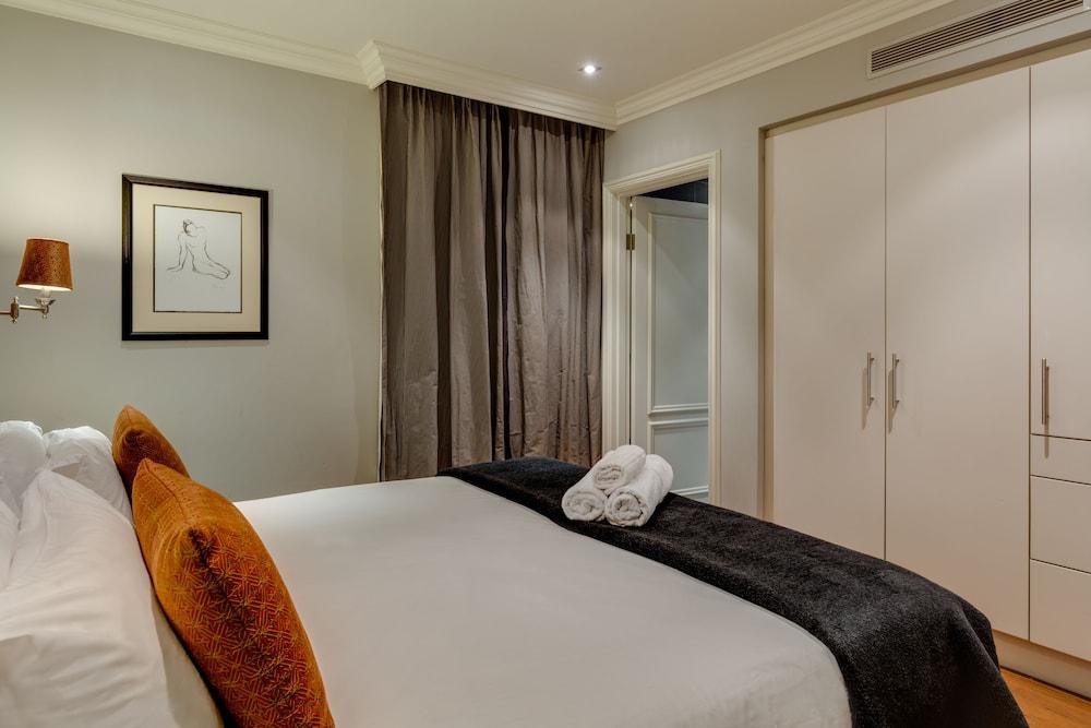 705 Cape Royale Luxury Apartment