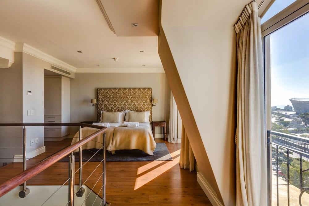 705 Cape Royale Luxury Apartment