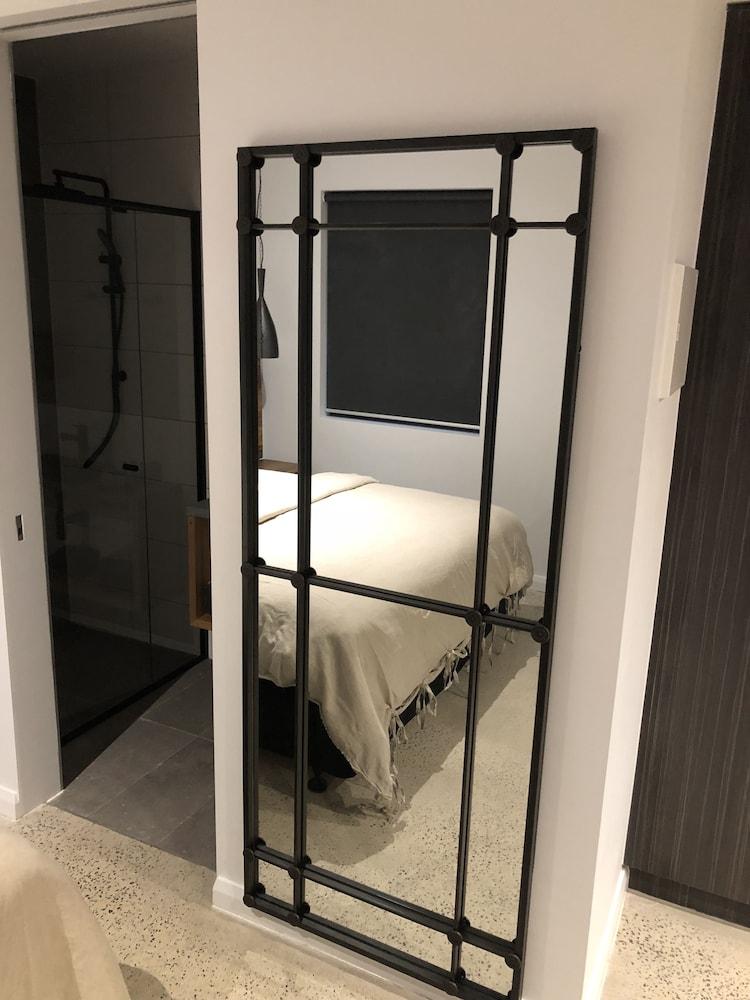 Timber Door Luxury Accommodation Geelong