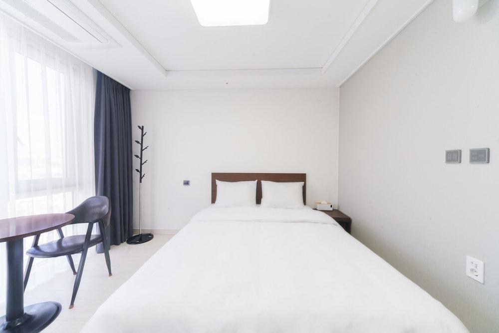 The Venezia Suite Hotel