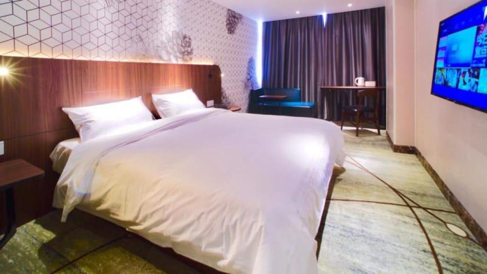 Guangzhou Pinecone & Huayi Select Hotel