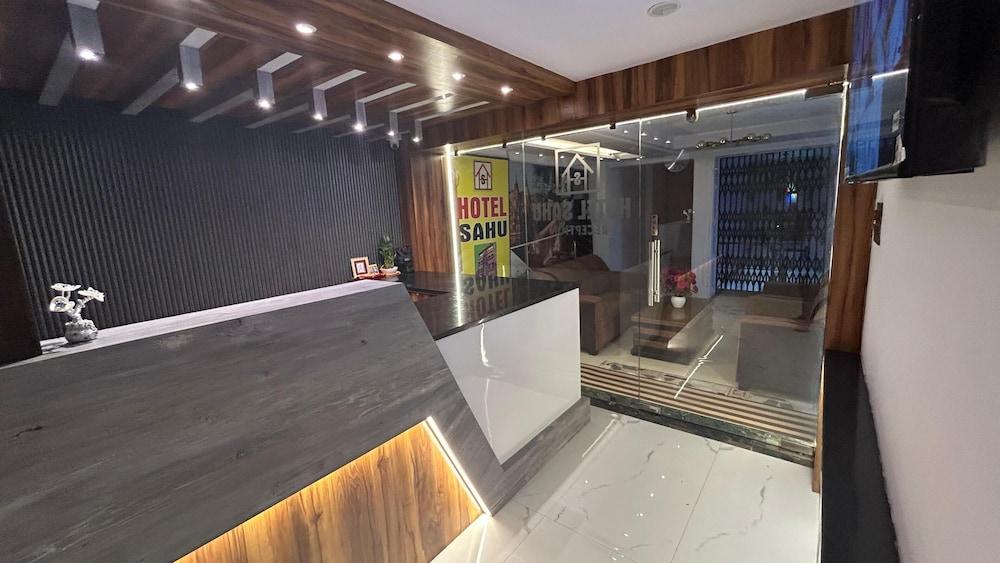 Hotel Sahu Near Kashi Vishwanath Temple Gate