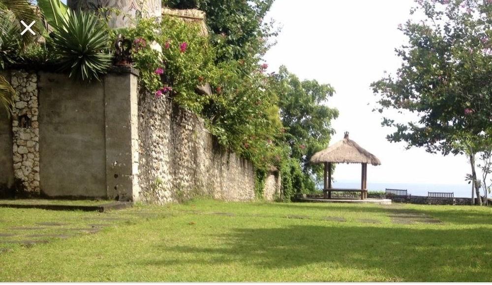 Romeo Beachfront Bungalow