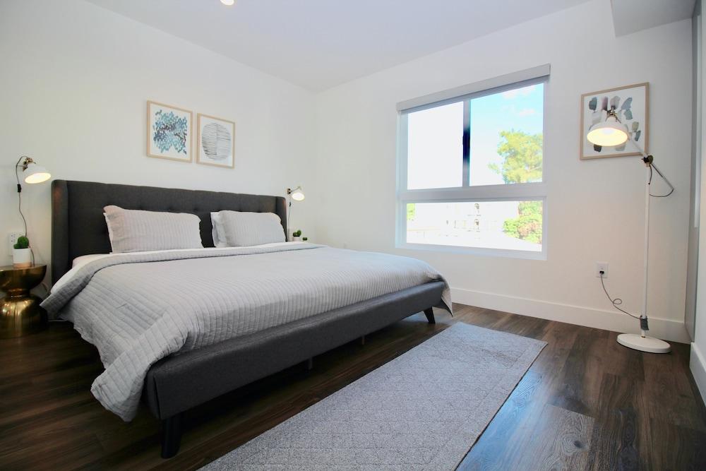 LA Luxury Suites Parking 2 BD 2 BA