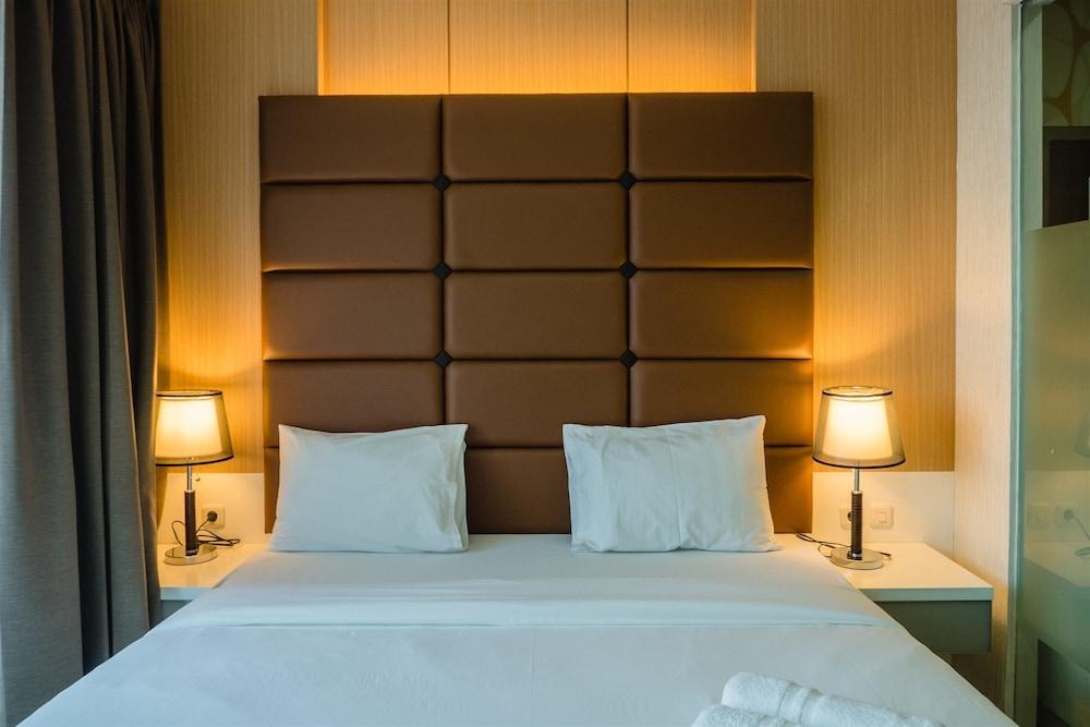 Luxurious 1BR At Dago Suites Apartment