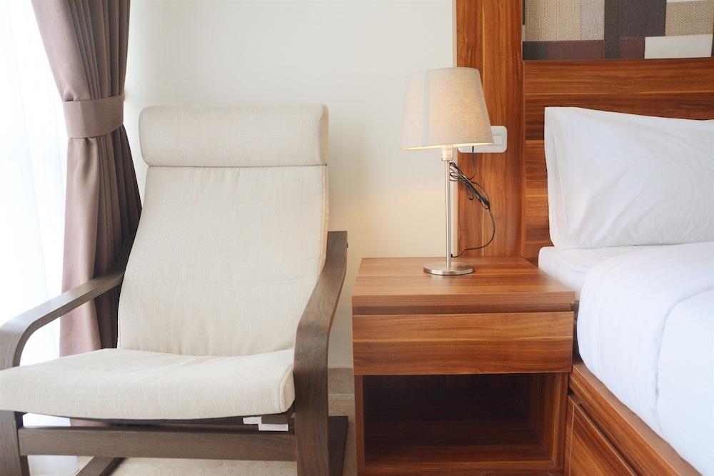 Warm and Best Studio Menteng Park Apartment