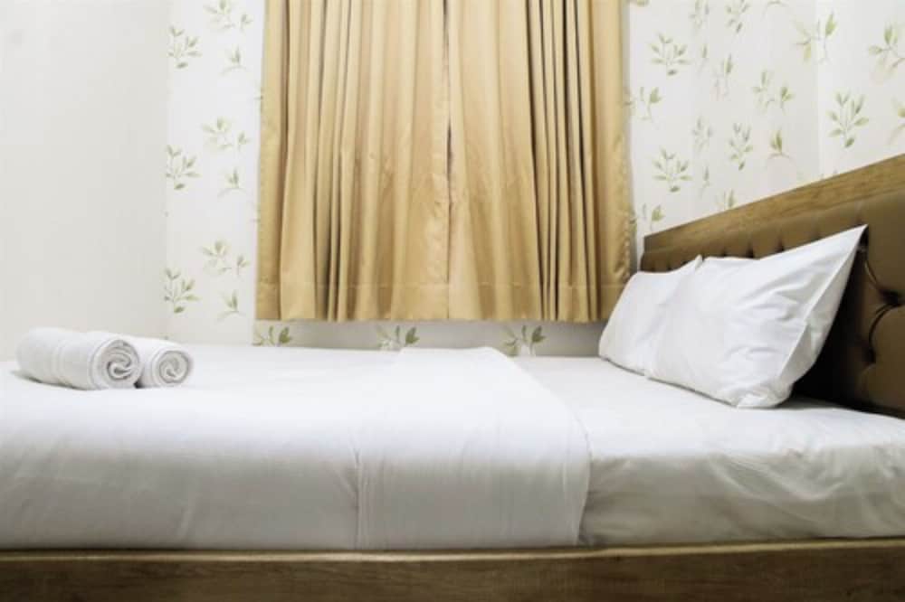 Well Designed 2BR Green Pramuka Apartment