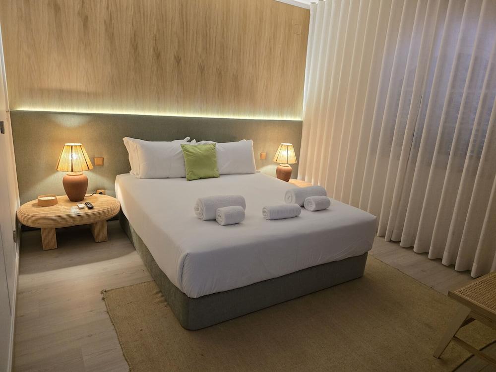 Sesimbra Stylish Villa by Homing