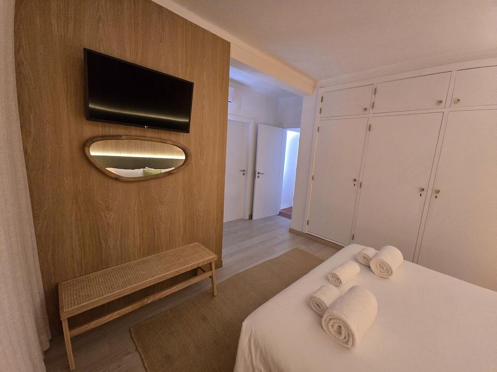 Sesimbra Stylish Villa by Homing