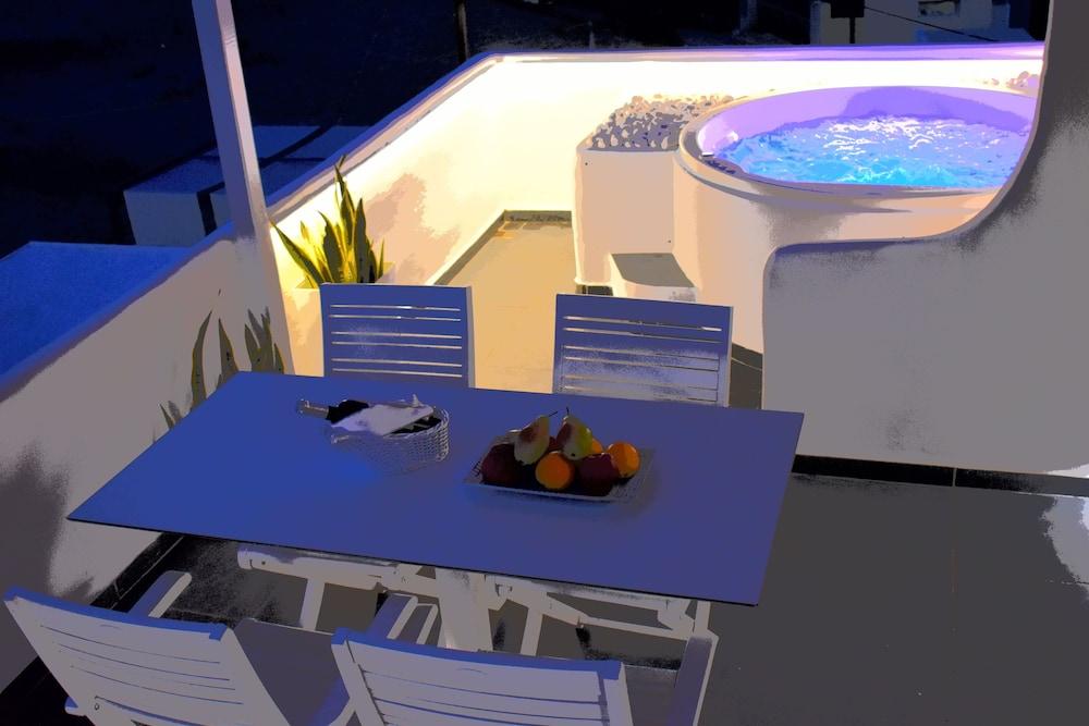 Ariana Eco Suites - Adults Only